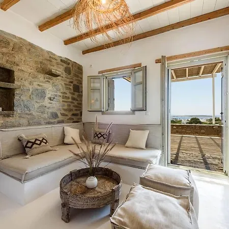 Parian Philoxenia Villa, Mikri Santa Maria *