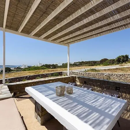 Tatil Evi Parian Philoxenia Villa, Mikri Santa Maria *