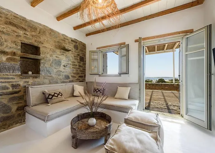 Parian Philoxenia Villa, Mikri Santa Maria *