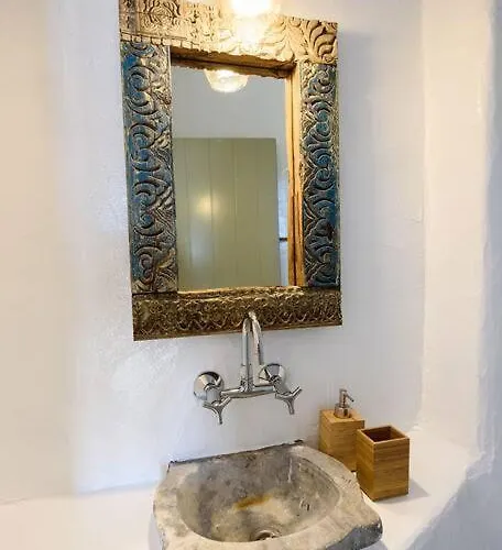 Parian Philoxenia Villa, Mikri Santa Maria *